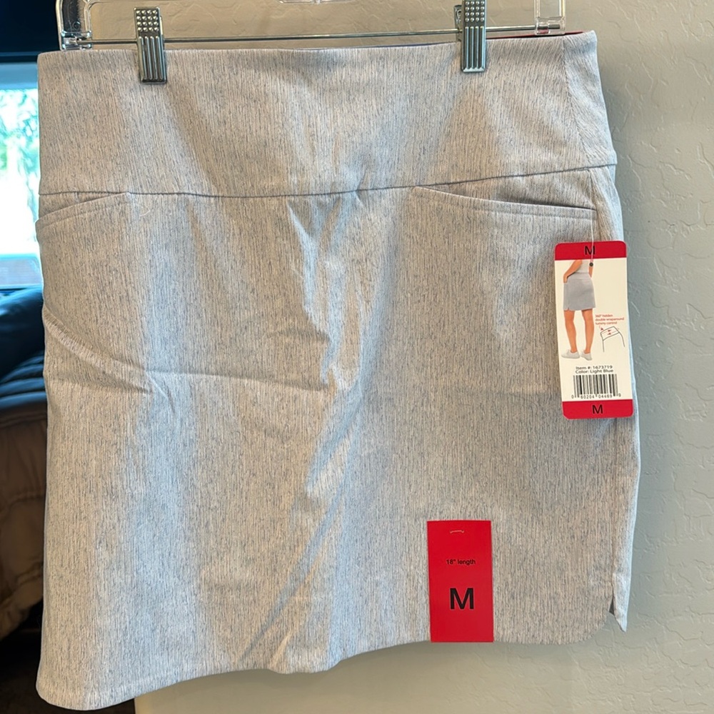 Light blue skirt with runny control.